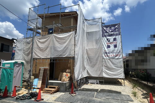 香芝市磯壁6丁目　モデルハウス建築中